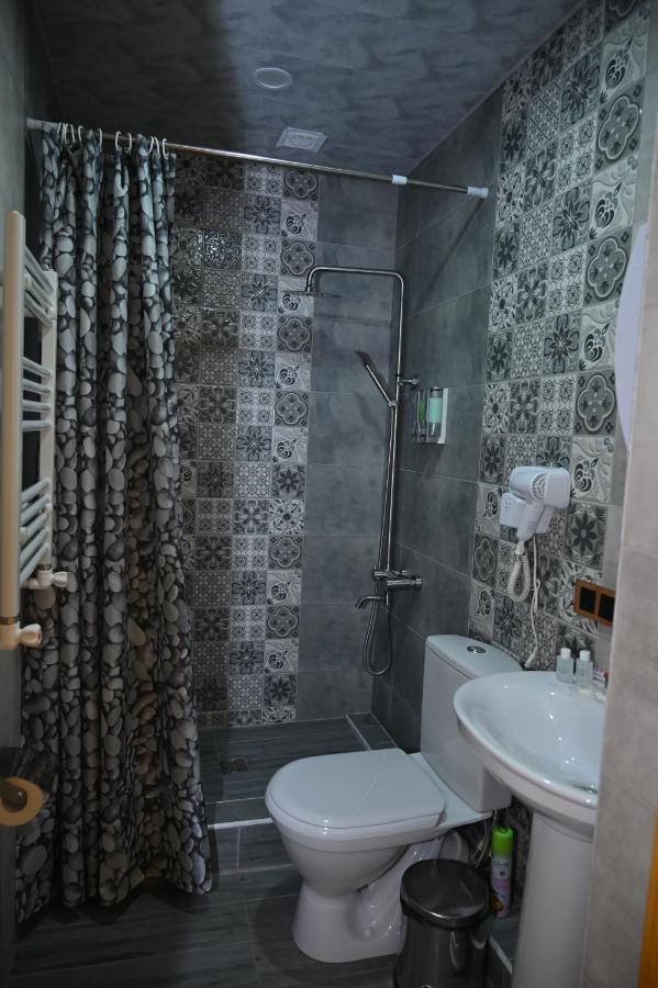 Berkri Gastro Yard & Guest House Yenokavan Dış mekan fotoğraf