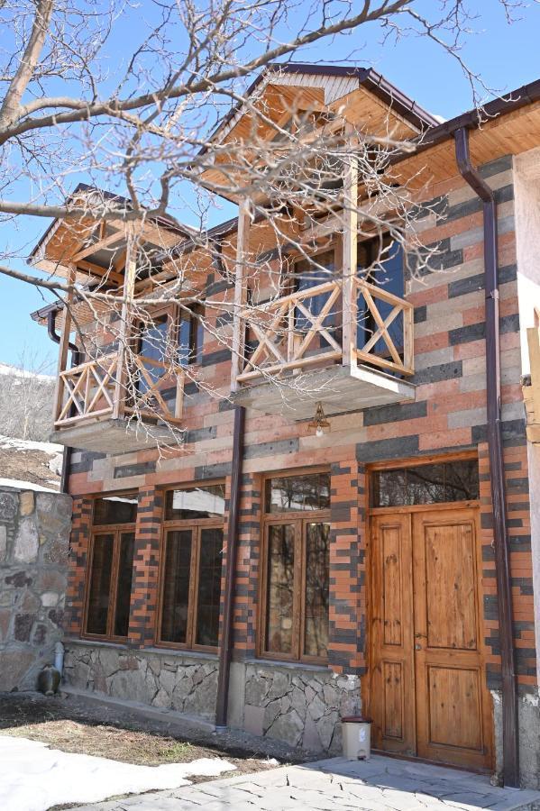 Berkri Gastro Yard & Guest House Yenokavan Dış mekan fotoğraf