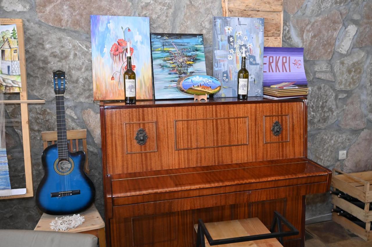 Berkri Gastro Yard & Guest House Yenokavan Dış mekan fotoğraf