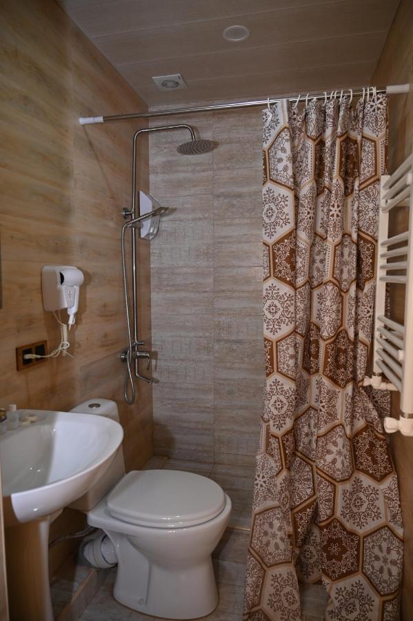 Berkri Gastro Yard & Guest House Yenokavan Dış mekan fotoğraf