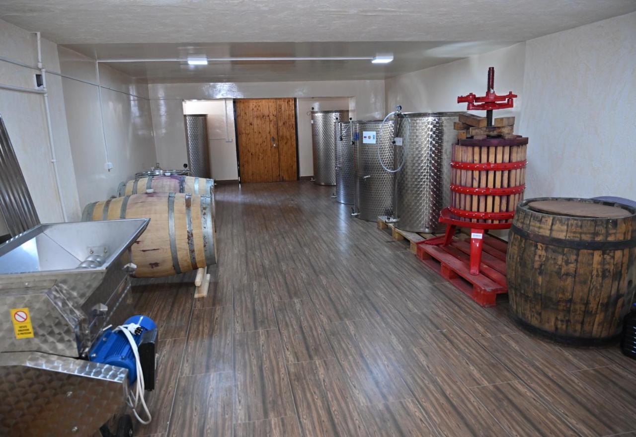 Berkri Gastro Yard & Guest House Yenokavan Dış mekan fotoğraf