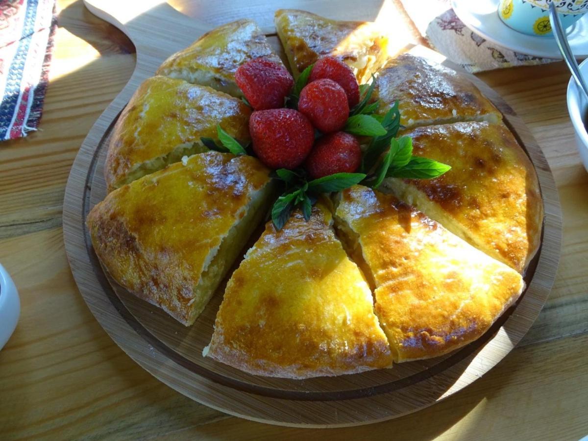 Berkri Gastro Yard & Guest House Yenokavan Dış mekan fotoğraf