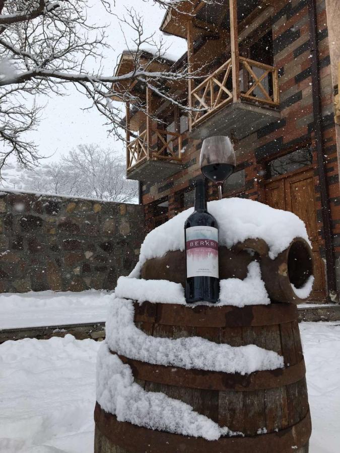 Berkri Gastro Yard & Guest House Yenokavan Dış mekan fotoğraf