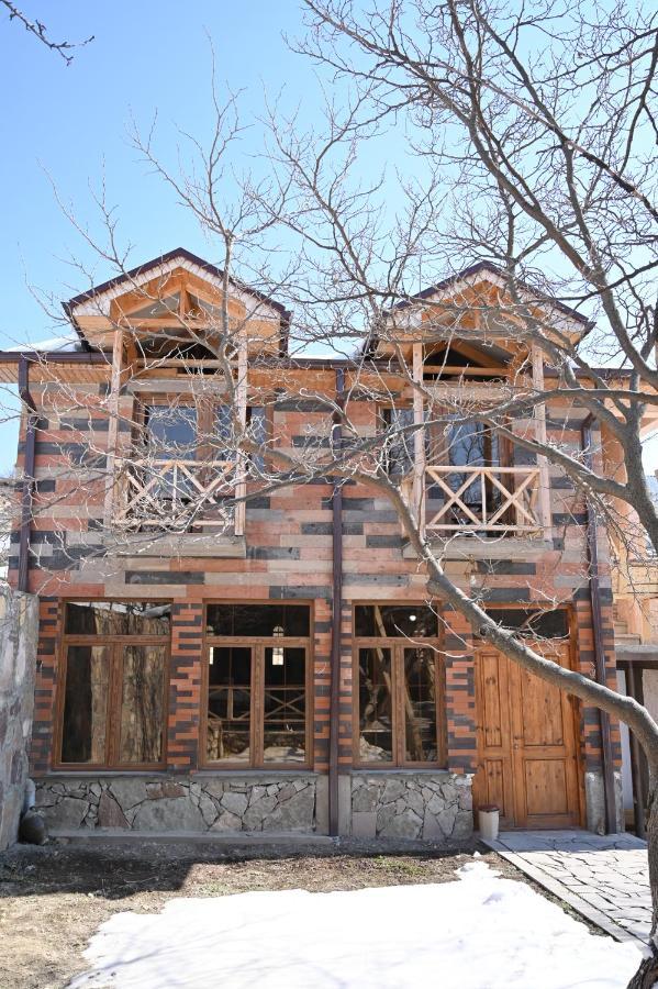 Berkri Gastro Yard & Guest House Yenokavan Dış mekan fotoğraf