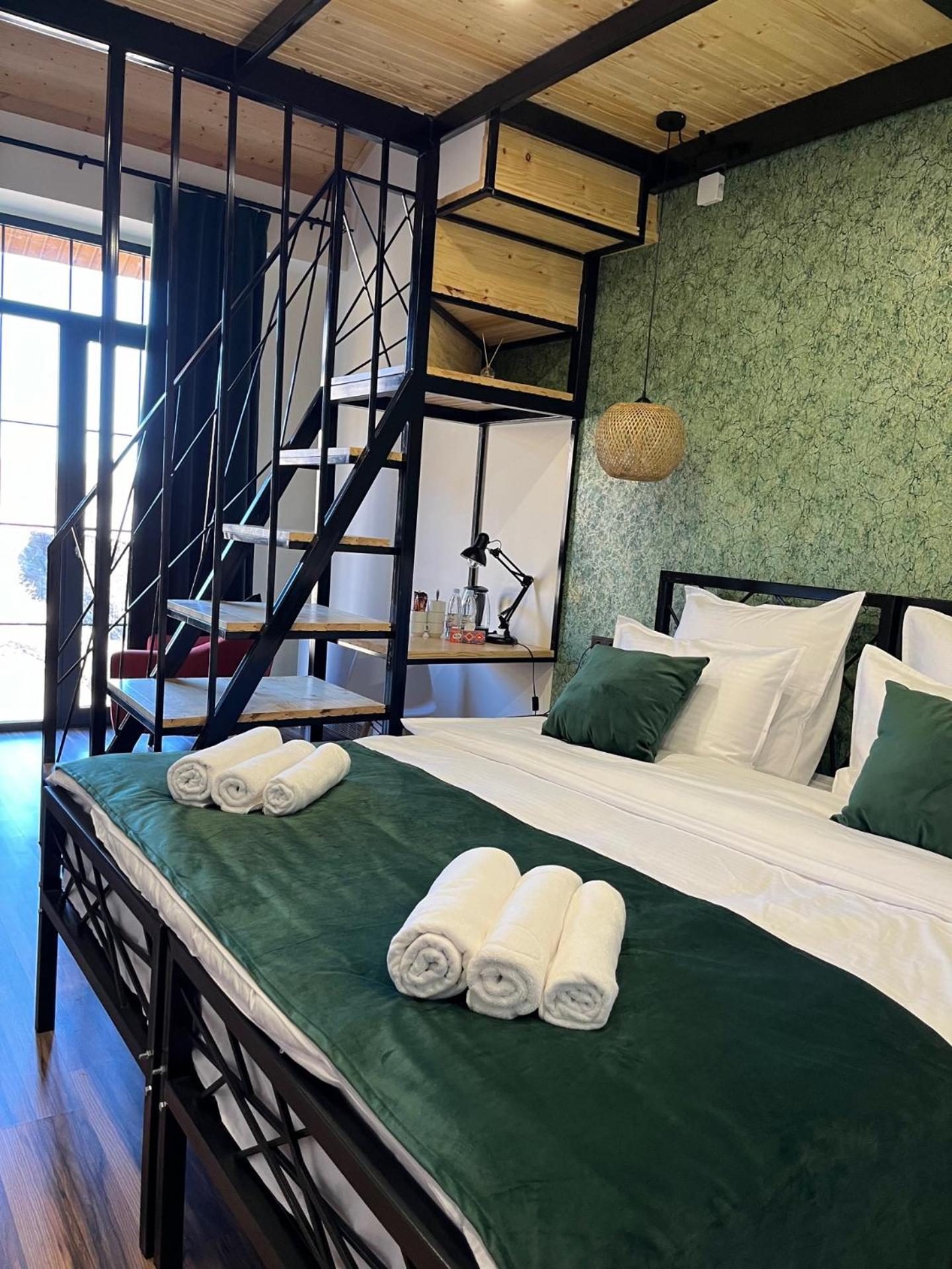 Berkri Gastro Yard & Guest House Yenokavan Dış mekan fotoğraf