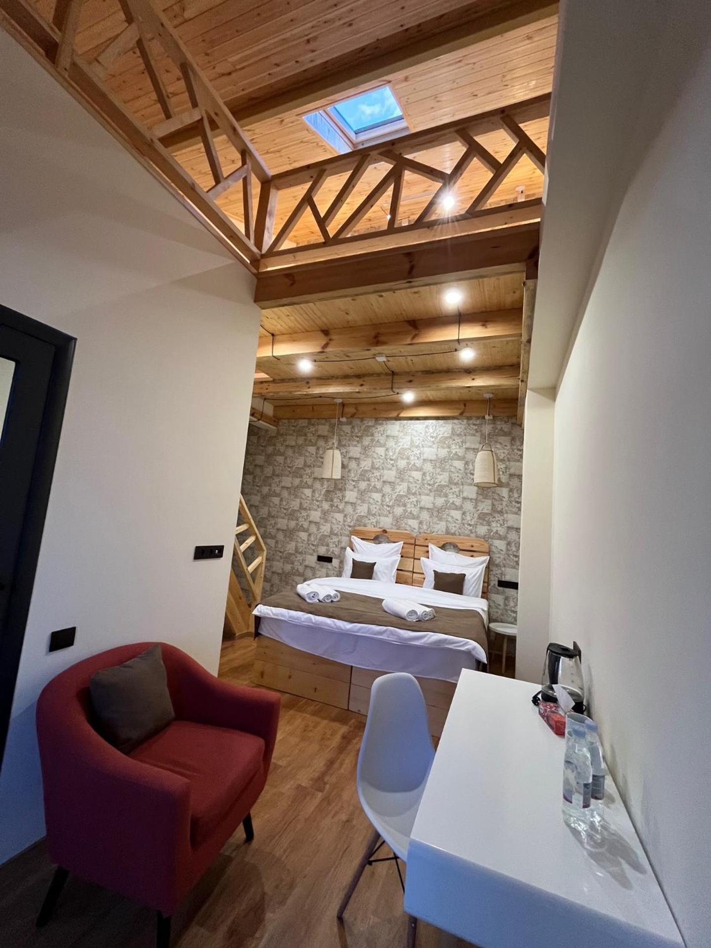 Berkri Gastro Yard & Guest House Yenokavan Dış mekan fotoğraf