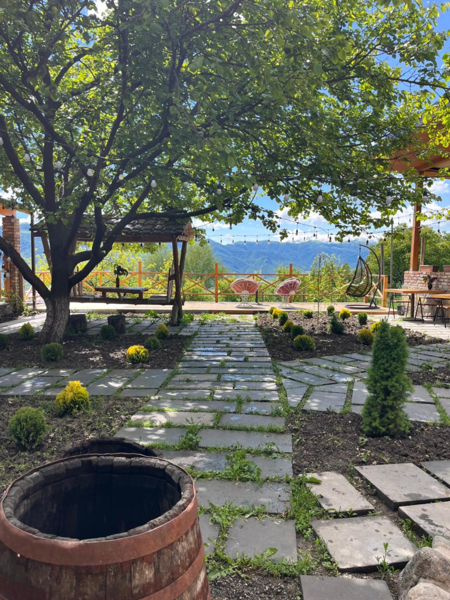 Berkri Gastro Yard & Guest House Yenokavan Dış mekan fotoğraf