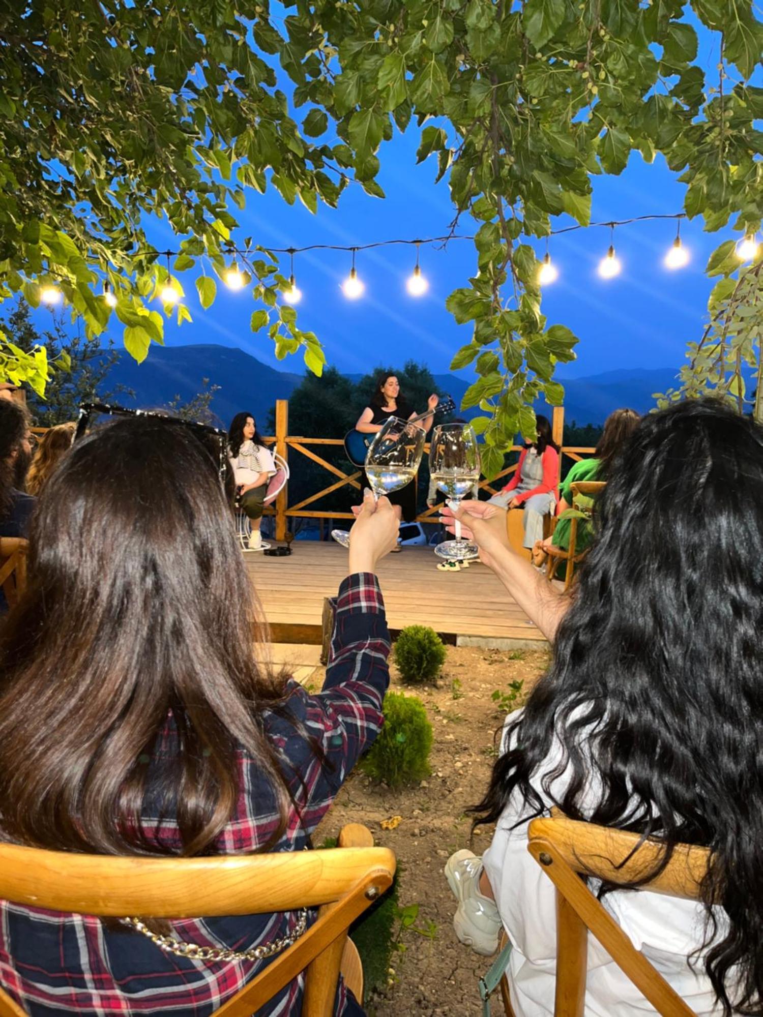 Berkri Gastro Yard & Guest House Yenokavan Dış mekan fotoğraf
