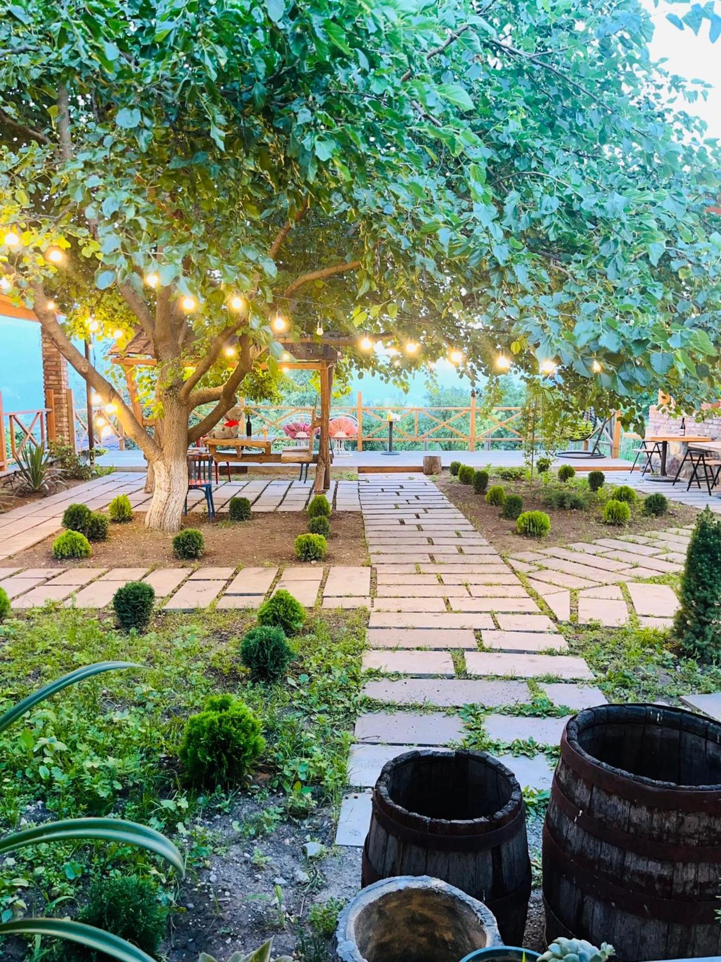 Berkri Gastro Yard & Guest House Yenokavan Dış mekan fotoğraf